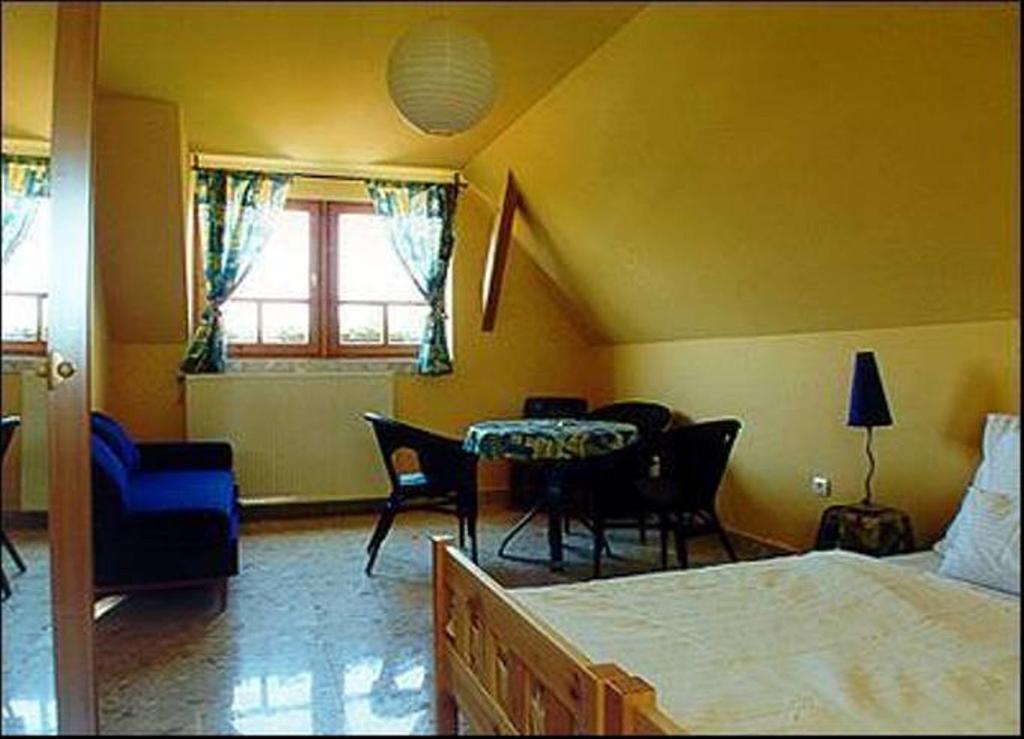 Palatinus Apartmanok Кестхей Номер фото
